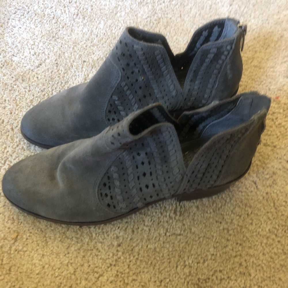 Vince Camuto prasata booties